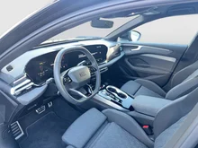 Audi A6 Avant quattro e-hybrid in 0E Mythosschwarz Metallic