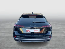 Audi A6 Avant quattro e-hybrid in 0E Mythosschwarz Metallic