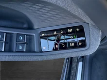 Audi A6 Avant quattro e-hybrid in 0E Mythosschwarz Metallic
