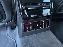 Audi A6 Avant quattro e-hybrid in 0E Mythosschwarz Metallic