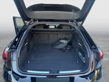 Audi A6 Avant quattro e-hybrid in 0E Mythosschwarz Metallic