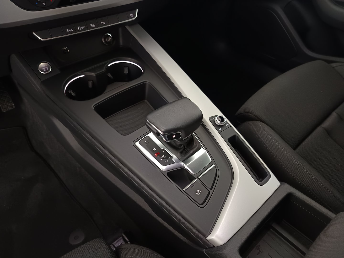 Audi A4 Limousine 35 TDI advanced | Bild 30 von 34