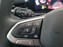 VW T-Roc Life eTSI DSG in Wolf Grey Dach Black Uni