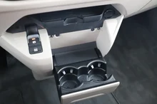 VW Multivan Business ÜH eHybrid 180 kW 4M in Deepblack Perleffekt