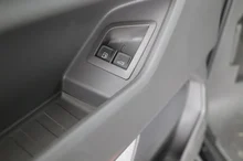 VW Multivan Business ÜH eHybrid 180 kW 4M in Deepblack Perleffekt