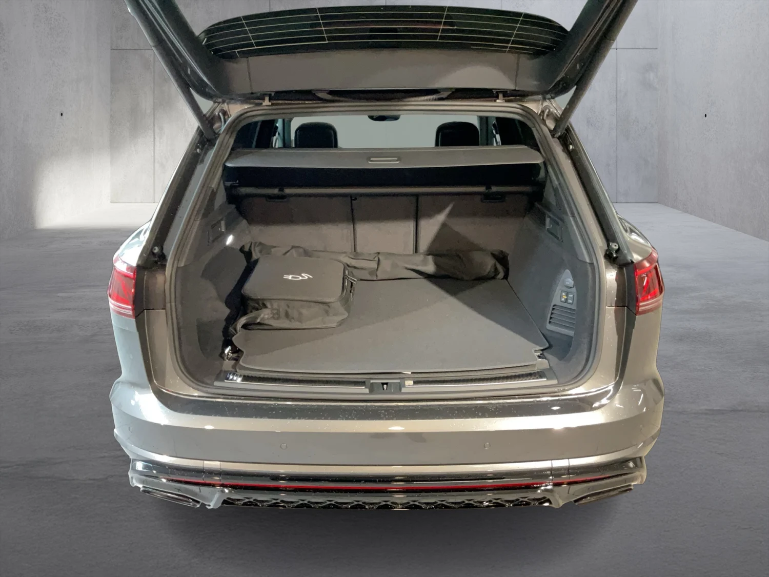 Bild eines VW Touareg R eHybrid TSI 4M. Final Edition