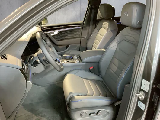 Bild eines VW Touareg R eHybrid TSI 4M. Final Edition