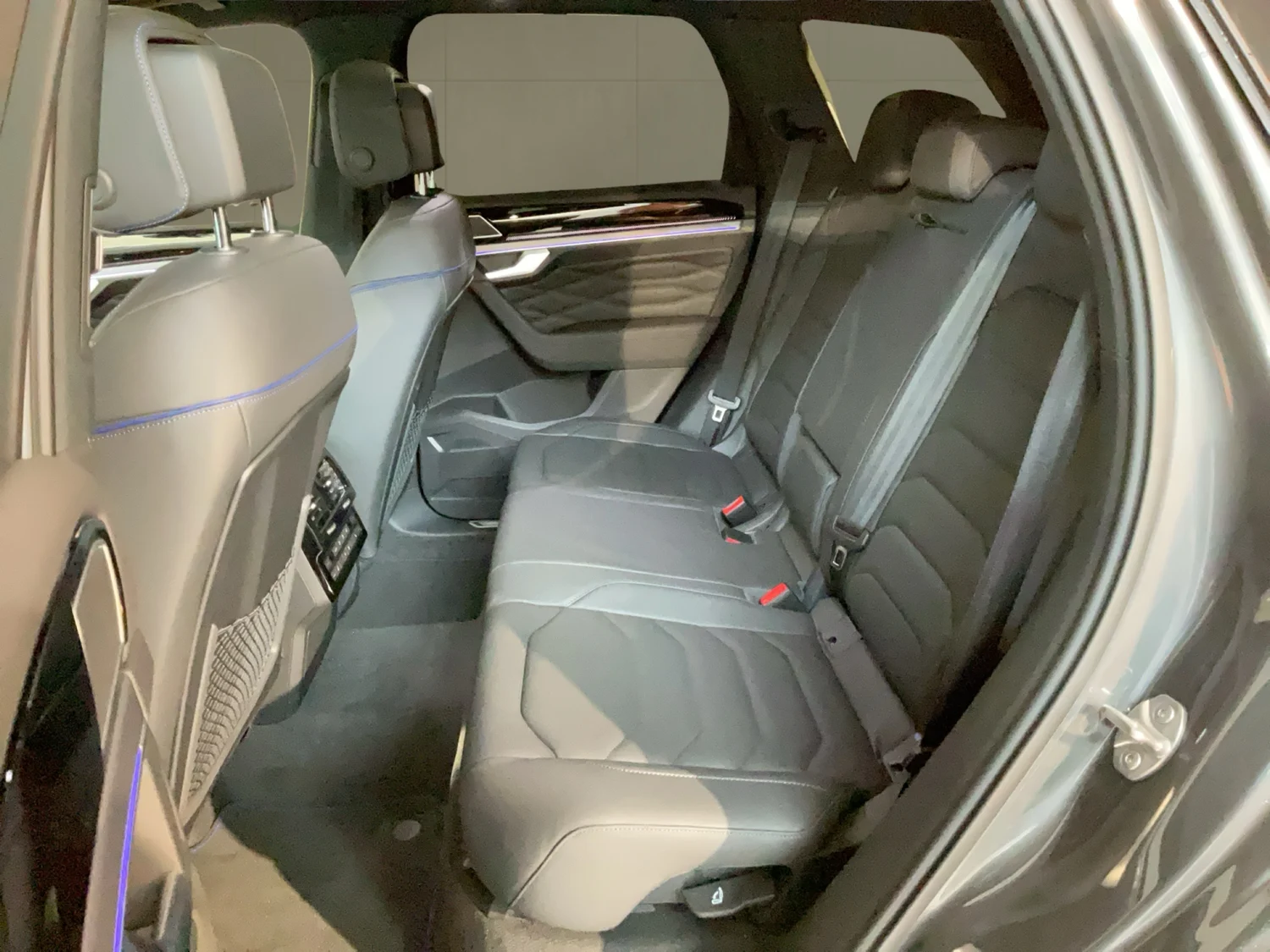 Bild eines VW Touareg R eHybrid TSI 4M. Final Edition