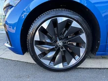 Škoda Enyaq Sportline 80x in Race-Blau Metallic