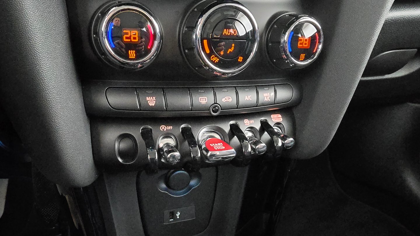 Mini Hatch Cooper | Bild 19 von 23