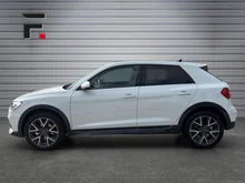 Audi A1 allstreet 30 TFSI in 2Y Gletscherweiß Metallic