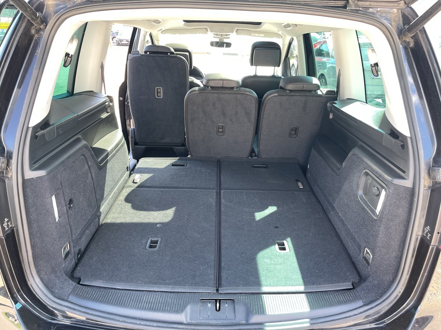 VW Sharan Business+ TDI SCR DSG 5-Sitzer | Bild 24 von 28