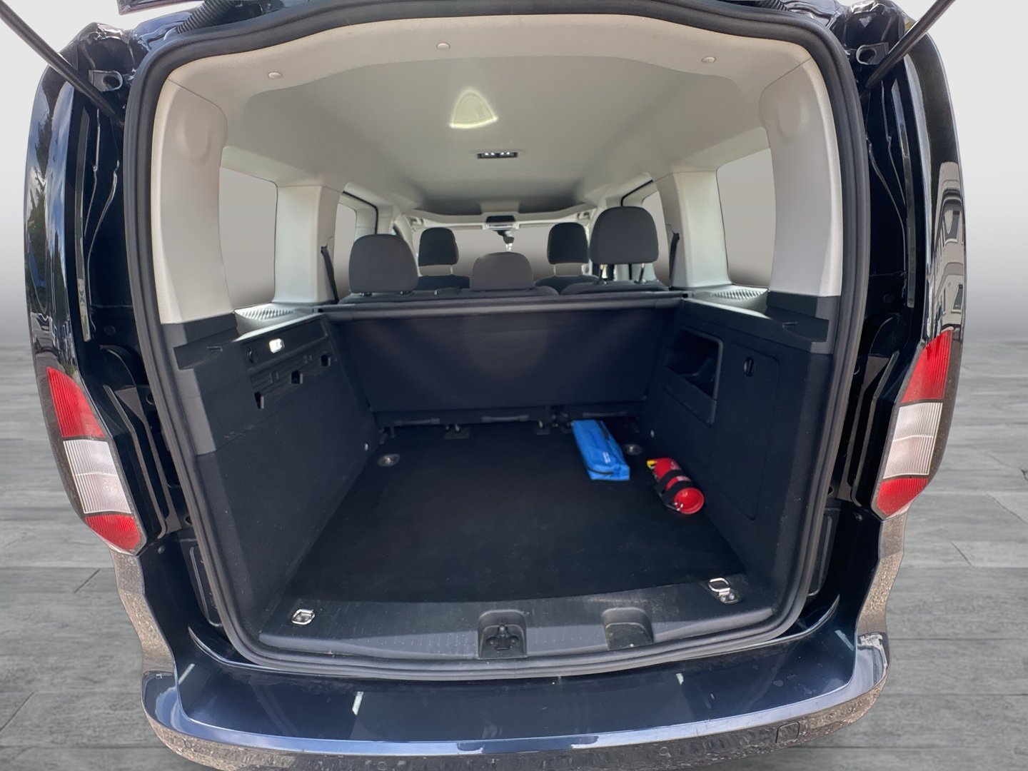 Ford Tourneo Connect 2,0 EcoBlue L1 Trend | Bild 23 von 23