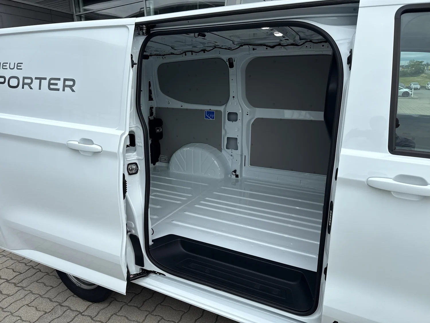 Bild eines e-Transporter Kastenwagen 160 kW