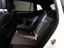 VW Tiguan Highline TDI SCR 4MOTION DSG in 0R Oryxweiß Perlmutteffekt