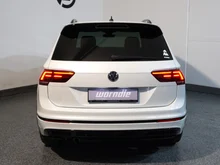 VW Tiguan Highline TDI SCR 4MOTION DSG in 0R Oryxweiß Perlmutteffekt