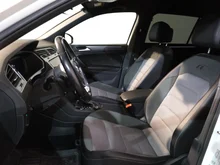 VW Tiguan Highline TDI SCR 4MOTION DSG in 0R Oryxweiß Perlmutteffekt