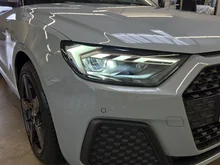Audi A1 Sportback 25 TFSI intense in Pfeilgrau Perleffekt
