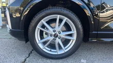 Audi Q2 30 TFSI admired in brillantschwarz klar