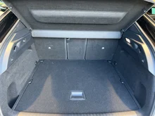 Peugeot 3008 Hybrid 136 E-DCS6 GT Aut. in weiss - metallic