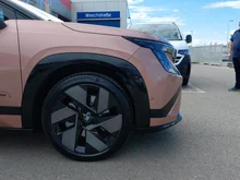 Škoda Peaq Sportline 90x in Rosewood-Beige Metallic