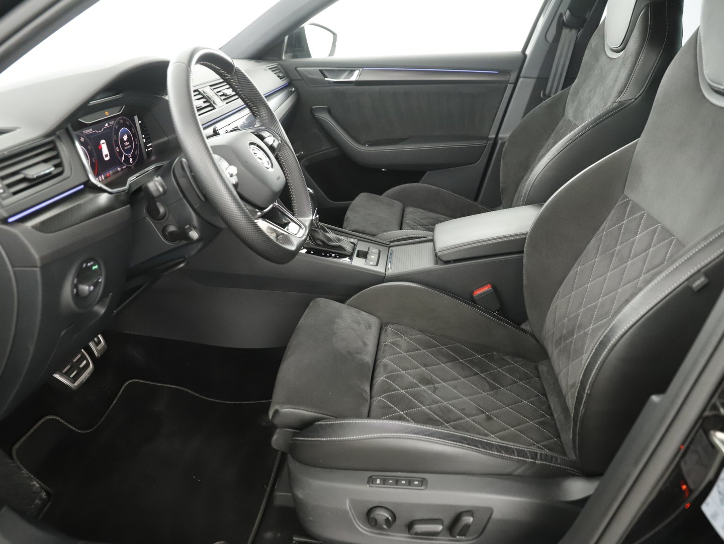 Škoda SUPERB Combi iV SPORTLINE DSG | Bild 7 von 26