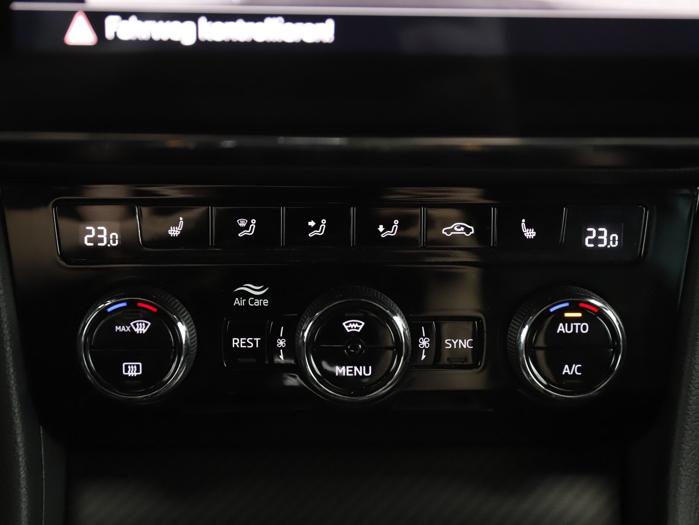 Škoda SUPERB Combi iV SPORTLINE DSG | Bild 17 von 26