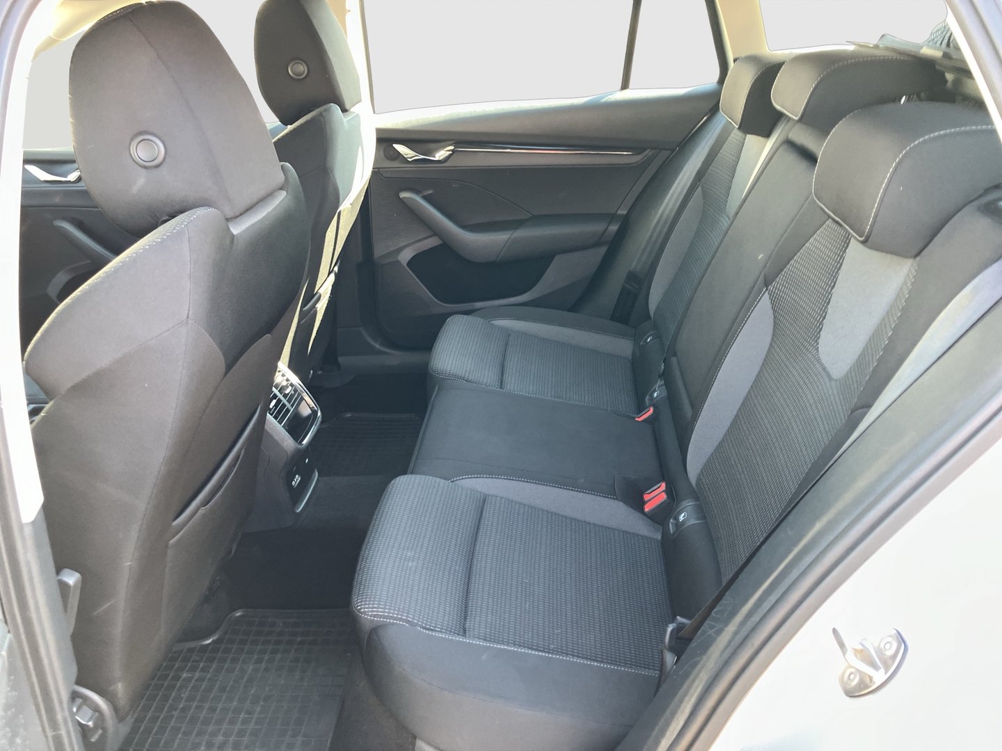 Škoda OCTAVIA Combi 4x4 Ambition TDI DSG | Bild 20 von 24