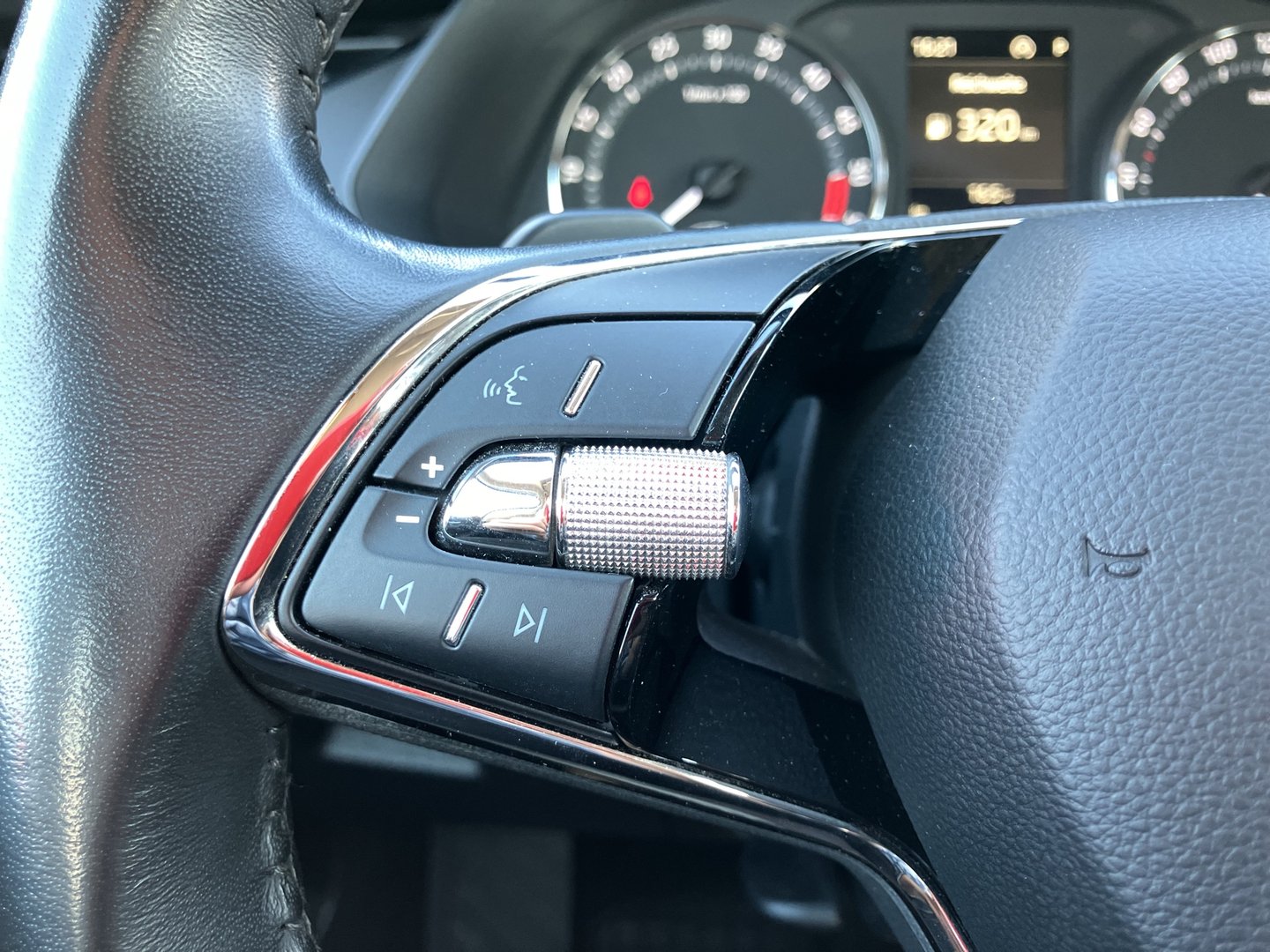 Škoda OCTAVIA Combi 4x4 Ambition TDI DSG | Bild 13 von 24