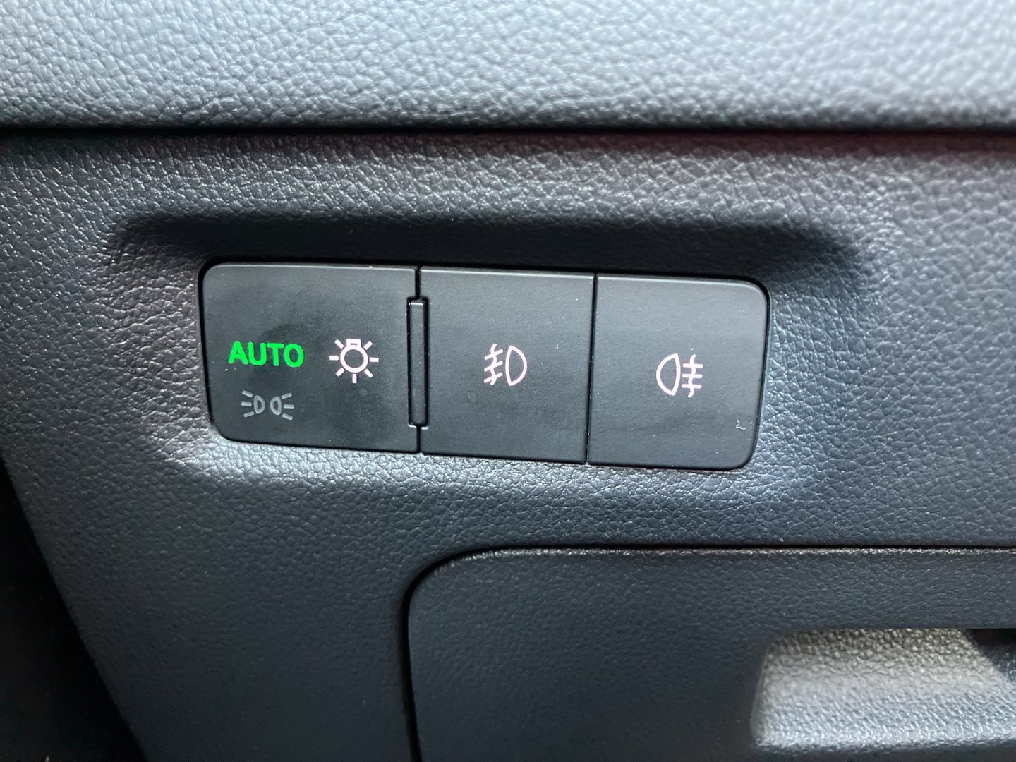 Škoda OCTAVIA Combi 4x4 Ambition TDI DSG | Bild 8 von 24