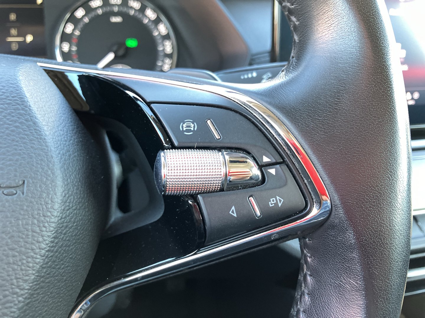 Škoda OCTAVIA Combi 4x4 Ambition TDI DSG | Bild 14 von 24