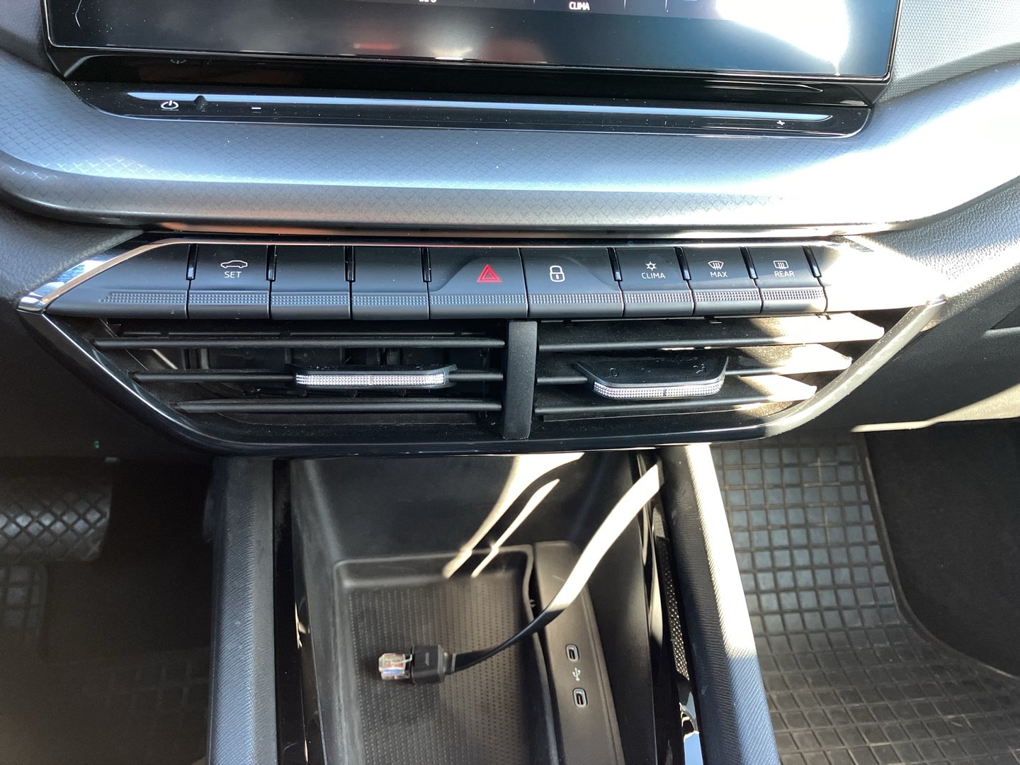 Škoda OCTAVIA Combi 4x4 Ambition TDI DSG | Bild 18 von 24