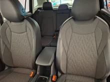 VW Tiguan Friends eTSI DSG in Deep Black Perleffekt
