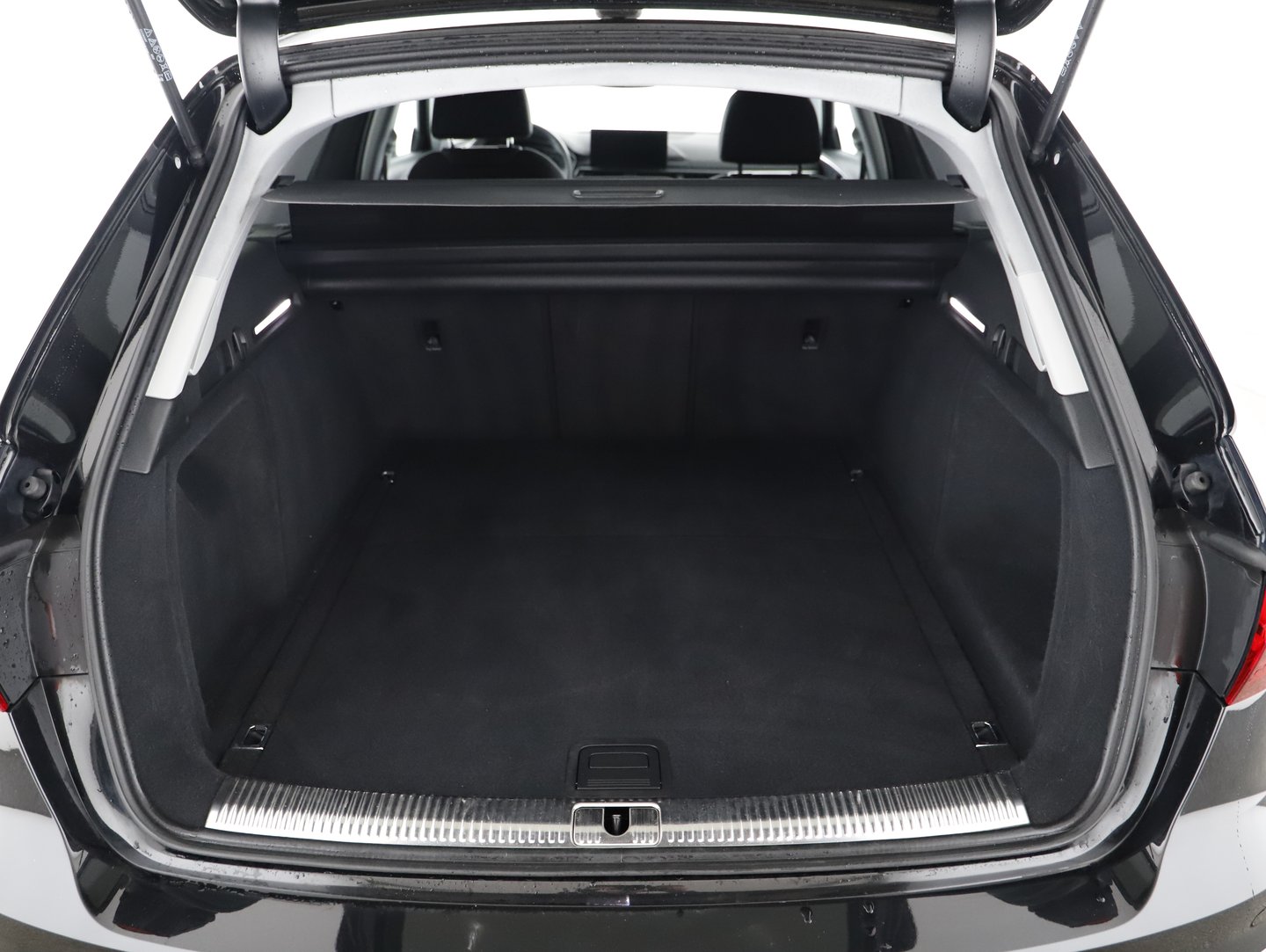 Audi A4 Avant 40 TDI quattro S line | Bild 16 von 18