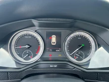 Škoda Superb Combi SportLine TDI DSG in Black-Magic Perleffekt