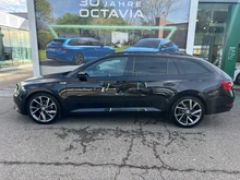 Škoda Superb Combi SportLine TDI DSG in Black-Magic Perleffekt