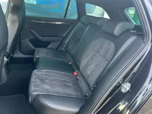 Škoda Superb Combi SportLine TDI DSG in Black-Magic Perleffekt