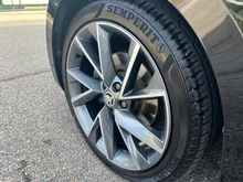 Škoda Superb Combi SportLine TDI DSG in Black-Magic Perleffekt
