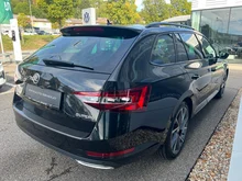 Škoda Superb Combi SportLine TDI DSG in Black-Magic Perleffekt