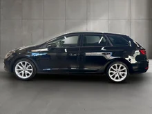 SEAT Leon Kombi FR TSI ACT in Nacht-Schwarz Metallic