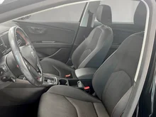 SEAT Leon Kombi FR TSI ACT in Nacht-Schwarz Metallic