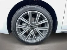 Audi A1 Sportback 30 TFSI intense in Gletscherweiss Metallic