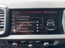 Audi A1 Sportback 30 TFSI intense in Gletscherweiss Metallic