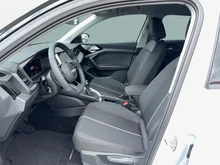 Audi A1 Sportback 30 TFSI intense in Gletscherweiss Metallic