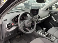 Audi Q2 35 TFSI advanced in 0E Mythosschwarz Metallic