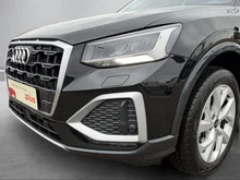 Audi Q2 35 TFSI advanced in 0E Mythosschwarz Metallic