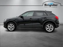 Audi Q2 35 TFSI advanced in 0E Mythosschwarz Metallic