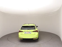 Škoda Octavia Combi 4x4 Sportline TSI DSG in Mamba-Grün