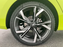 Škoda Octavia Combi 4x4 Sportline TSI DSG in Mamba-Grün