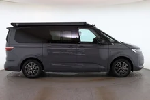 VW California Beach Camper eHyb. 180 kW 4M in Puregrey / Dach Deepblack Perleffekt